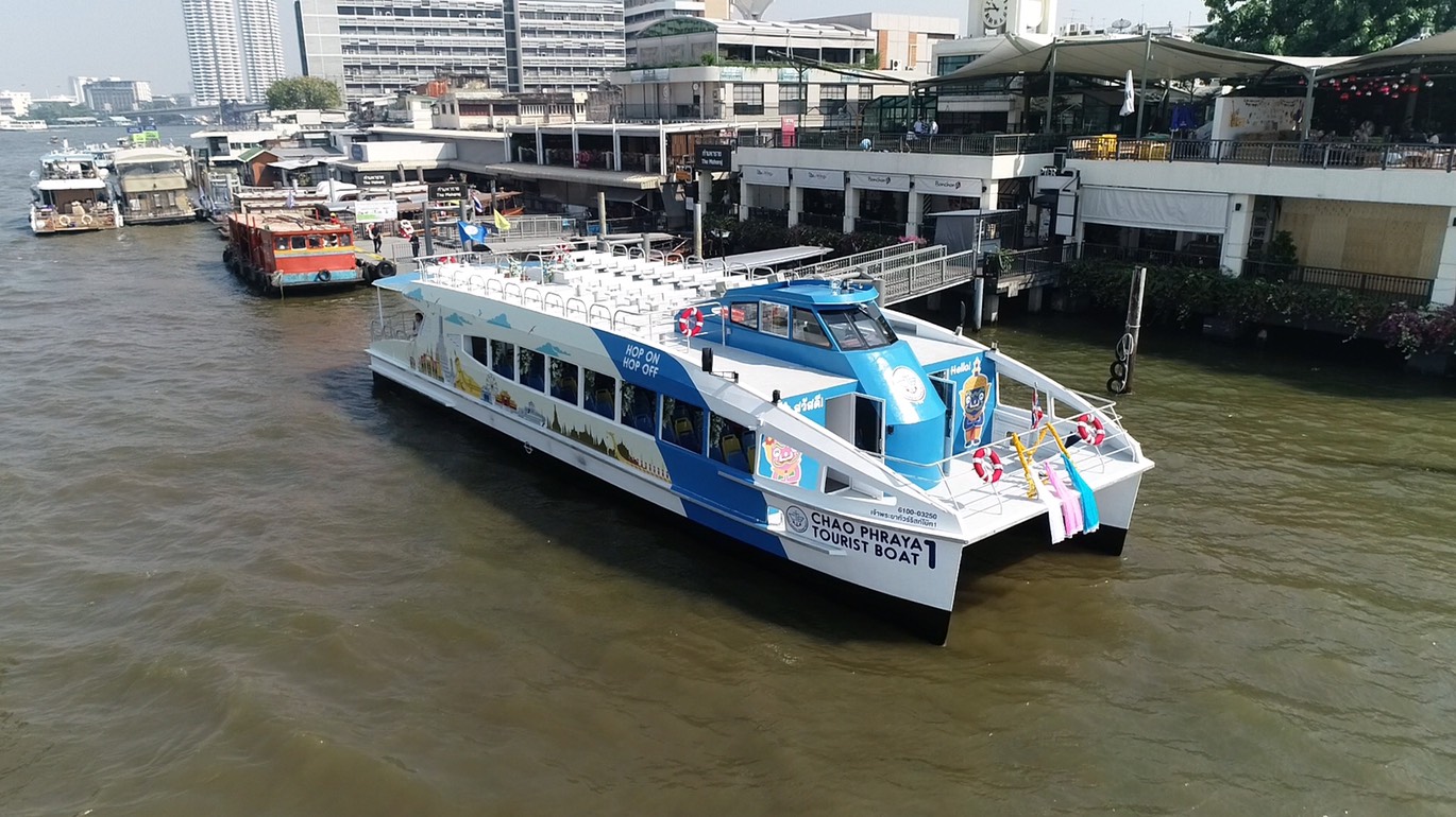 wat arun tourist boat