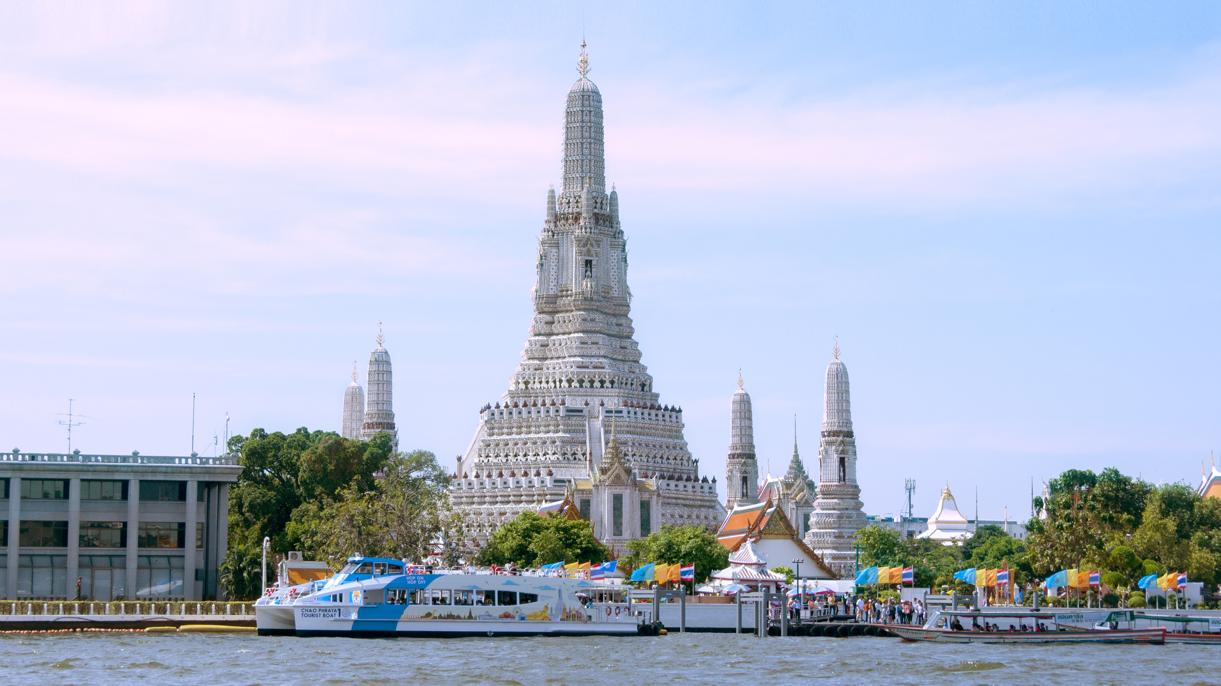 wat arun tourist boat